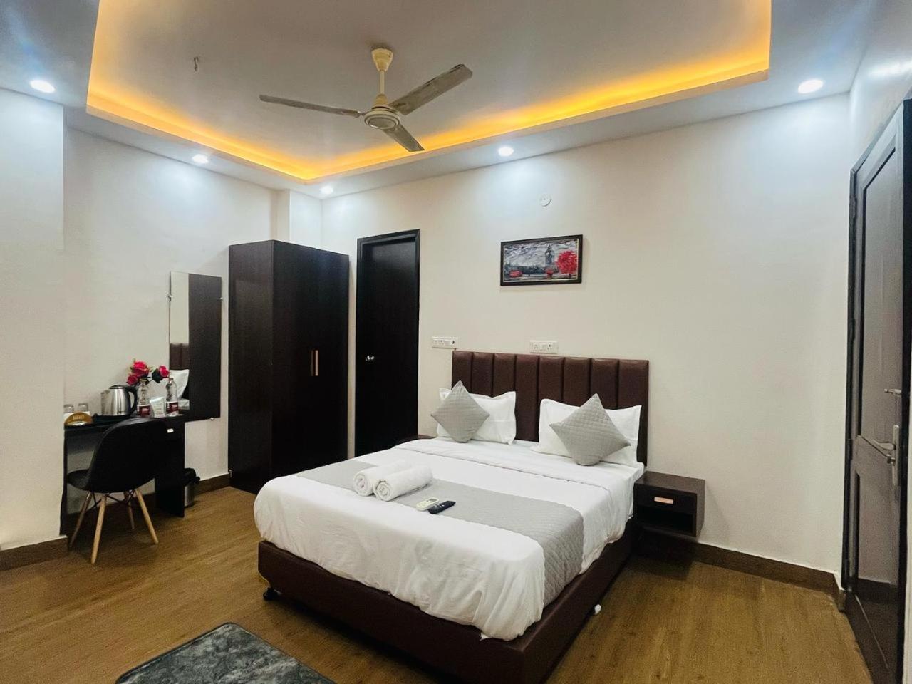 Hotel Mannat 4*